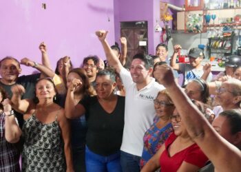 COZUMEL: Se reúne Renán Sánchez con vecinos de la colonia 10 de Abril