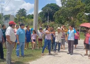 Exigen habitantes de El Cedral rehabilitación de carretera; sin acuerdos, irán a Chetumal