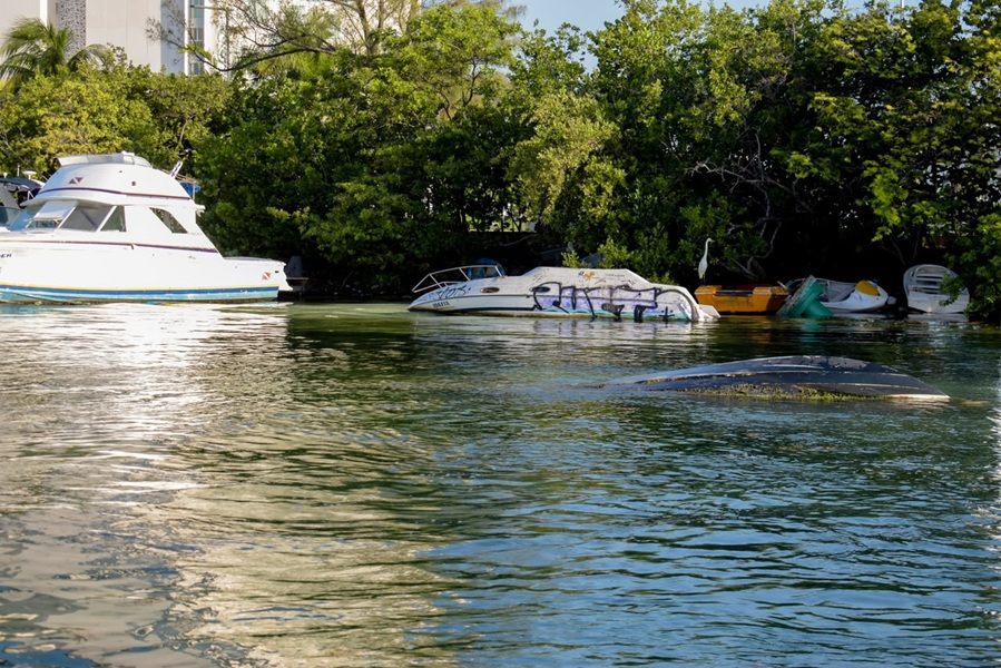 CANCÚN: Retiran embarcaciones abandonadas de la Laguna Nichupté 1 WhatsApp Image 2026 08 26 at 2.28.19 PM