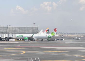 México retira slots a aerolíneas que incumplan el 80% de sus vuelos