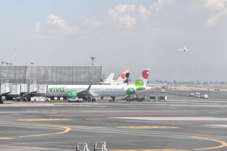 México retira slots a aerolíneas que incumplan el 80% de sus vuelos