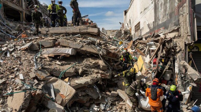 Terremoto en Colombia eleva a 294 los muertos y moviliza rescates