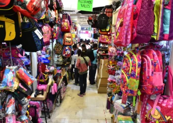 Piratería china arrebata 50% de ventas a papelerías en CDMX