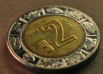 Peso gana 0.15% tras la publicación del paquete económico 2027