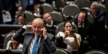 Ernesto Ruffo Appeli deja prisión preventiva y enfrenta proceso por huachicol fiscal en su domicilio