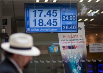 Peso mexicano frena caída y registra ligera apreciación cambiaria