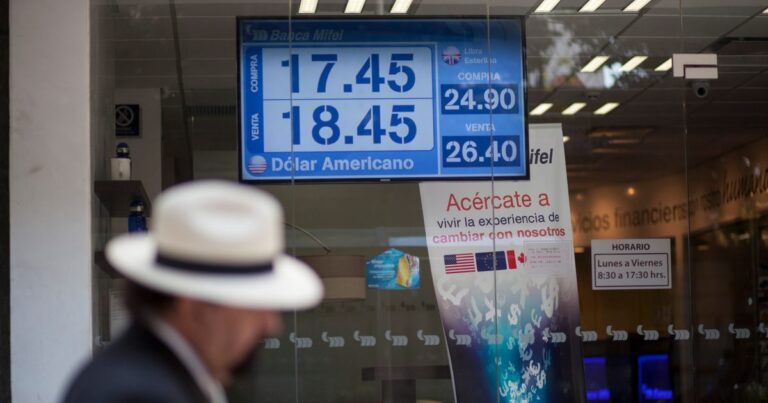 Peso mexicano frena caída y registra ligera apreciación cambiaria