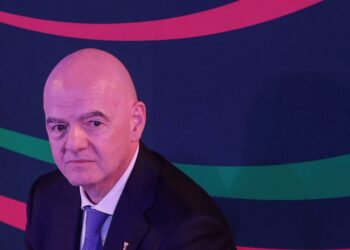 Rivales de Infantino planean reparto de dos mil cien MDD a federaciones