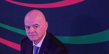 Rivales de Infantino planean reparto de dos mil cien MDD a federaciones
