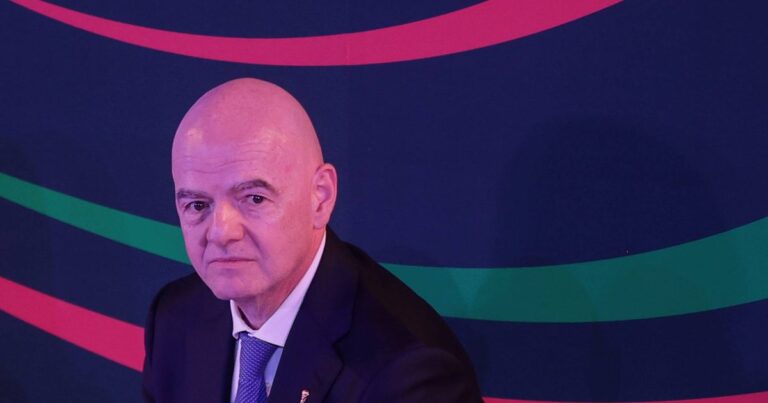 Rivales de Infantino planean reparto de dos mil cien MDD a federaciones