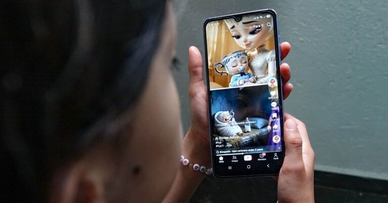 Mario Delgado exige a docentes socializar la prohibición de celulares