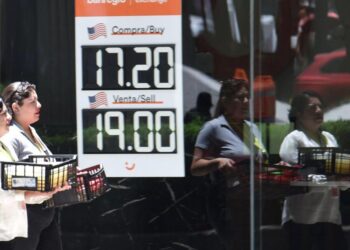 Peso mexicano opera con volatilidad tras movimientos en la política monetaria de Japón