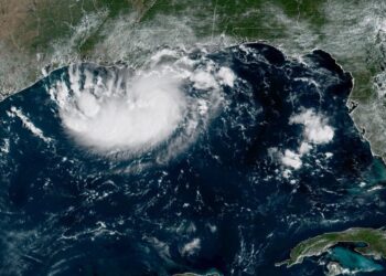 Tormenta tropical Edouard amenaza con alcanzar fuerza de huracán en Texas