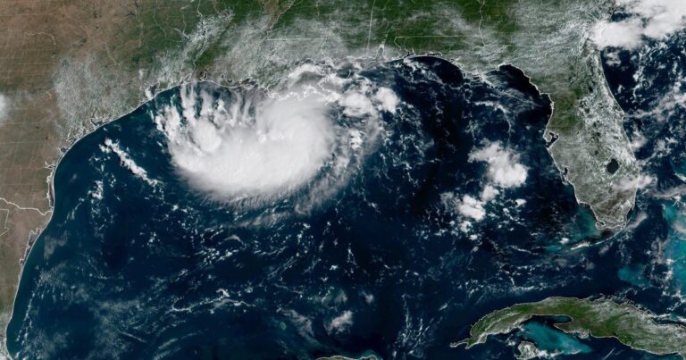 Tormenta tropical Edouard amenaza con alcanzar fuerza de huracán en Texas