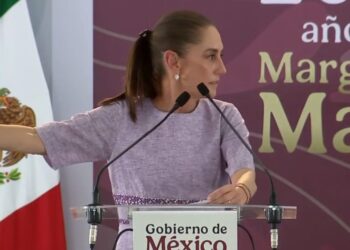Claudia Sheinbaum interrumpe acto en Colima por desvanecimiento de asistente