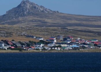 Argentina prepara denuncia penal contra petroleras por operar en las islas Malvinas