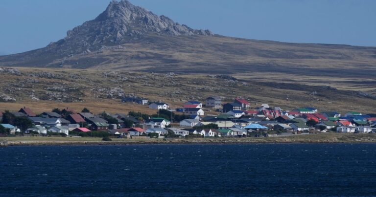 Argentina prepara denuncia penal contra petroleras por operar en las islas Malvinas
