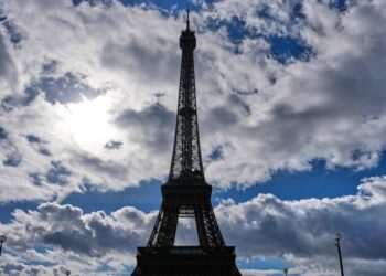 Patrick Branco Ruivo dimite de la dirección de la Torre Eiffel tras excluir a mujeres