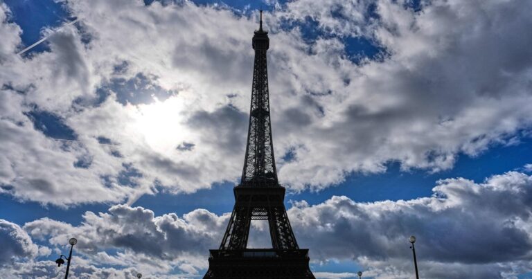 Patrick Branco Ruivo dimite de la dirección de la Torre Eiffel tras excluir a mujeres
