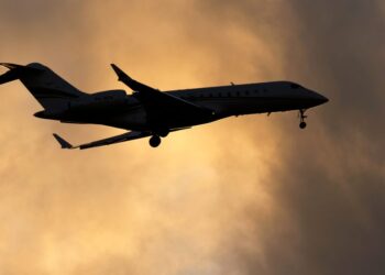 Donald Trump amenaza a bombardier con veto comercial si no produce en Estados Unidos