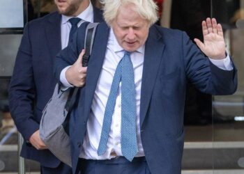 Boris Johnson y Carl Bildt escapan por minutos de un ataque ruso con dron en Ucrania
