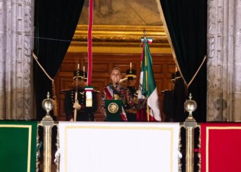 Claudia Sheinbaum encabeza su segundo grito con énfasis en migrantes e historia patria