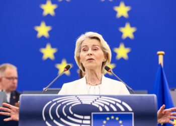 Ursula Von Der Leyen exige priorizar la intervención humana frente a la carrera tecnológica