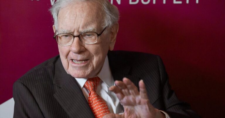 Warren Buffet abandona la presidencia de Berkshire Hathaway tras medio siglo en el poder