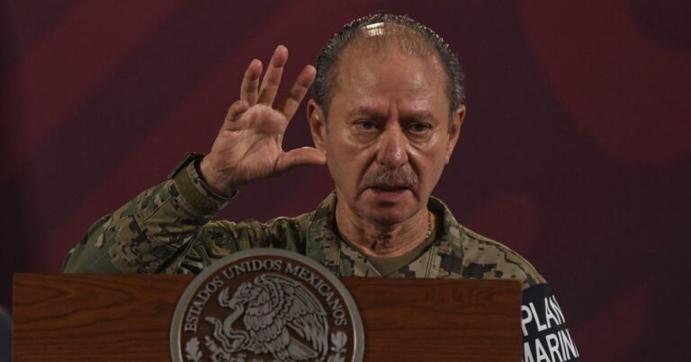 Claudia Sheinbaum descarta indagatoria por huachicol fiscal contra el almirante Rafael Ojeda