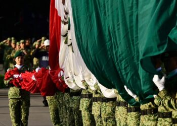 Gobierno despliega ceremonia cívica y protocolo de alerta por sismos
