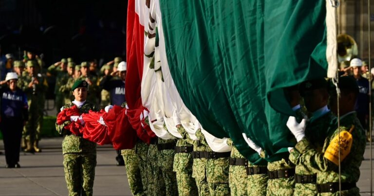 Gobierno despliega ceremonia cívica y protocolo de alerta por sismos