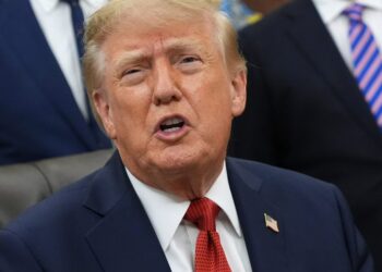 Donald Trump justifica el veto a medios críticos en la Casa Blanca