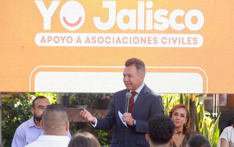 Pablo Lemus escala posiciones y lidera el Pacífico según Mitofsky