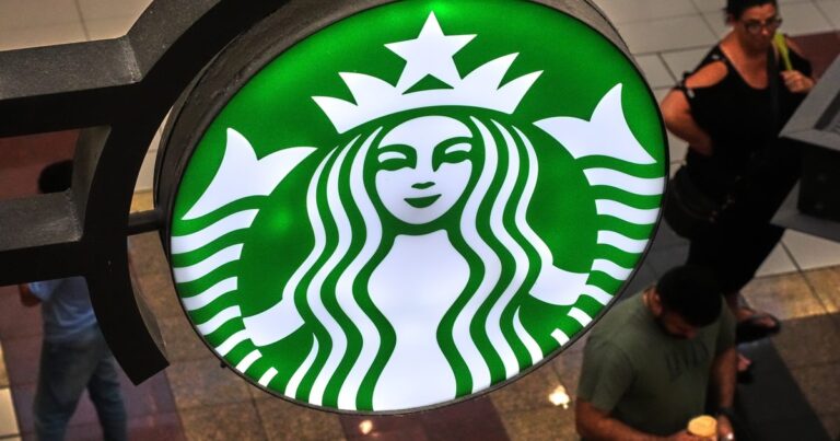 Starbucks ejecuta el cierre de 250 sucursales en Norteamérica por baja rentabilidad