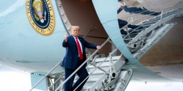 La Casa Blanca bloquea el acceso de CNN al Air Force One en plena disputa