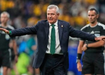 Javier Aguirre rechaza cuatro ofertas previas y asume la dirección técnica del Valencia 11 Javier Aguirre rechaza cuatro ofertas previas y asume la dirección técnica del Valencia
