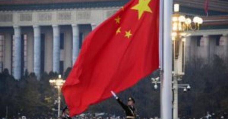 China acusa a Japón de desafiar su soberanía y exige frenar su remilitarización