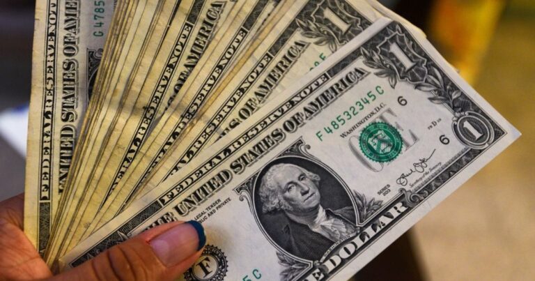 Peso mexicano sostiene marginal apreciación frente al dólar tras reporte laboral