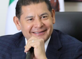 Alejandro Armenta elude confirmar estatus de visa estadounidense tras señalamientos