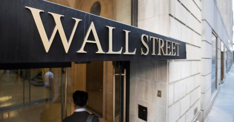 Wall Street y bolsas europeas registran fuertes pérdidas por la caída tecnológica