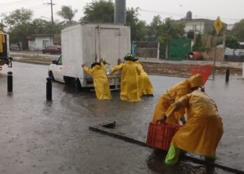 CANCÚN: Activan brigadas para atender afectaciones por lluvias