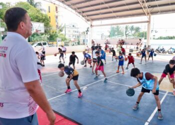 Se suma Isla Mujeres a Clase Nacional de Baloncesto “¡Ponte Pila! Bota y Encesta”