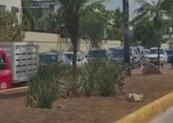 OTRO CAOS VIAL: Obras estrangulan la avenida 135; embotellamiento llega hasta la Huayacán (VIDEO)