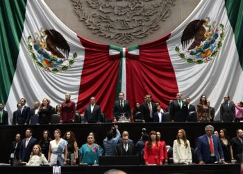 AMPLIA VENTAJA, PERO: Morena por debajo del 50 % y en retroceso