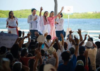 Sheinbaum llama en Cancún a “moderar la indigencia y la opulencia”