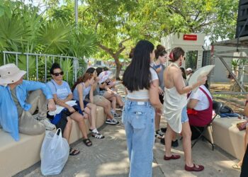 CANCÚN: Comienzan a llegar fans de Lucero y Mijares a la Plaza de la Reforma