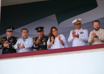 DESFILE PATRIO: Se reúnen 7 mil 500 participantes en Chetumal