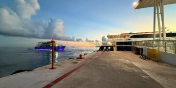 OTRO CHOQUE: Embarcación de Ultramar impacta barco de Xcaret Xailing en Cozumel