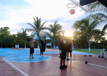 ESTRENO ISLEÑO: Familias se apropian del Parque Las Iguanas 5 ESTRENO ISLEÑO: Familias se apropian del Parque Las Iguanas