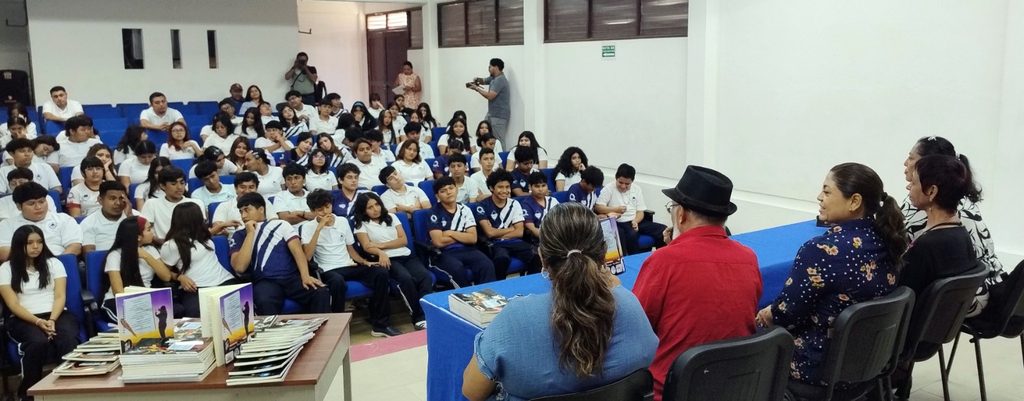 NARRACIONES DE ARENA Y PAVIMENTO: Presenta Autor su obra a estudiantes de Chetumal 2 WhatsApp Image 2026 09 24 at 8.54.47 AM 1